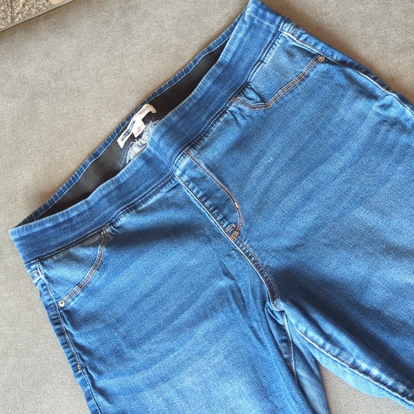 Old Navy Rockstar Jeggings - Picture 2 of 4